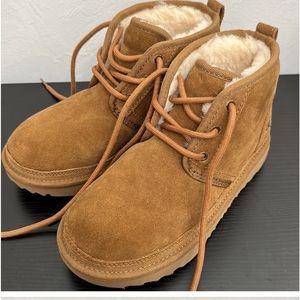 ♦️UGG Kids Neumel II Size 2 Boots